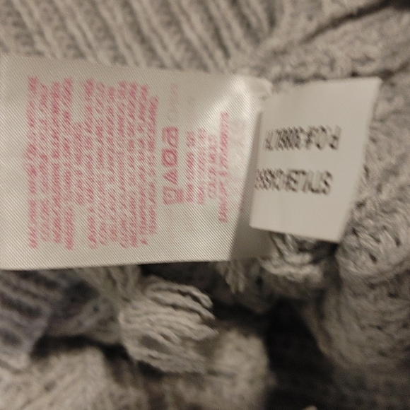 No Boundaries Gray Sweater w Fringe & Pink hearts. XXL NWOT see below for note - Picture 10 of 11